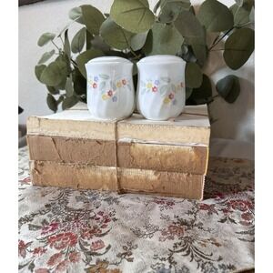 Corning Ware Corelle Salt & Pepper Shaker English Meadow Pattern Country Floral